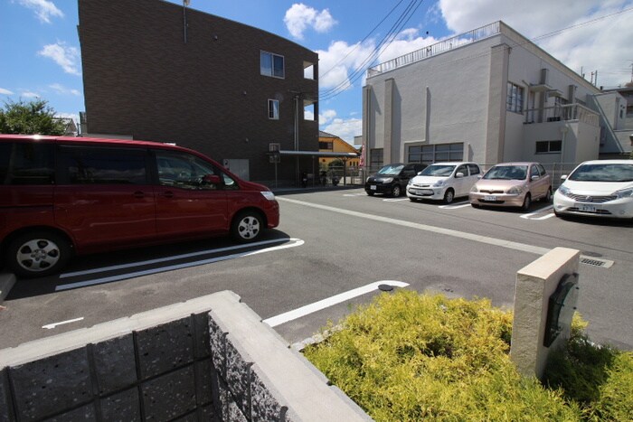 物件外観写真5　(駐車場)