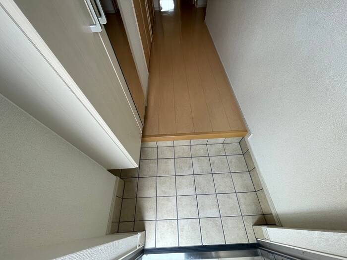 物件内観写真17　(玄関)