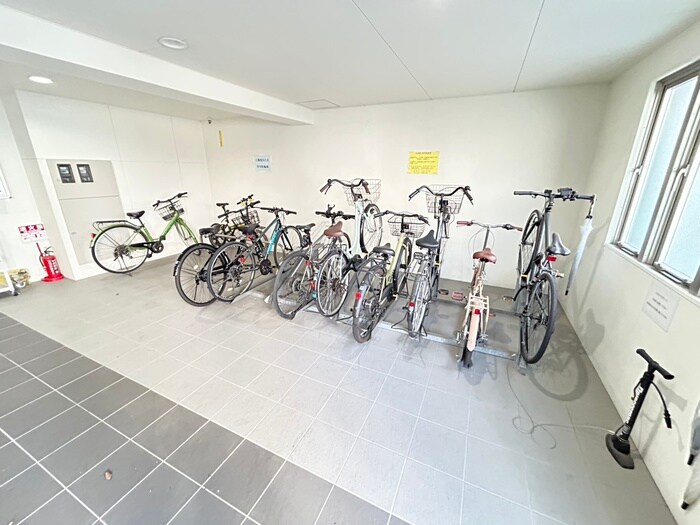 物件外観写真3　(駐輪場)