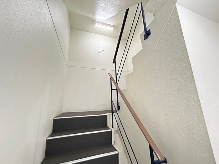 物件外観写真5　(エントランス部分)