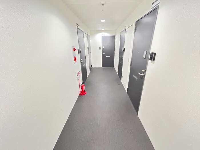 物件外観写真6　(エントランス部分)