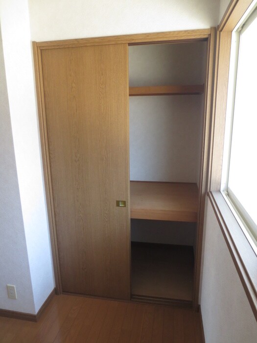 物件内観写真10　(収納)
