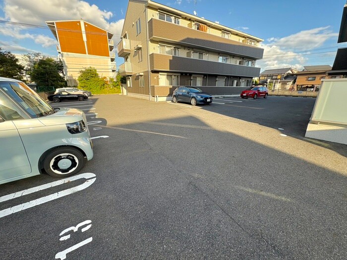 物件外観写真2　(駐車場)