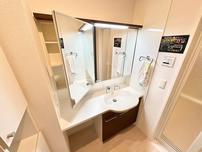 物件内観写真10　(洗面)