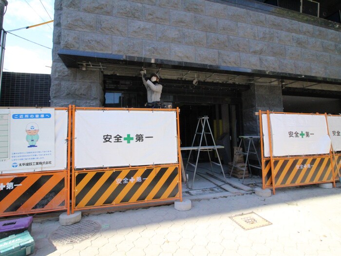 物件外観写真2　(エントランス部分)