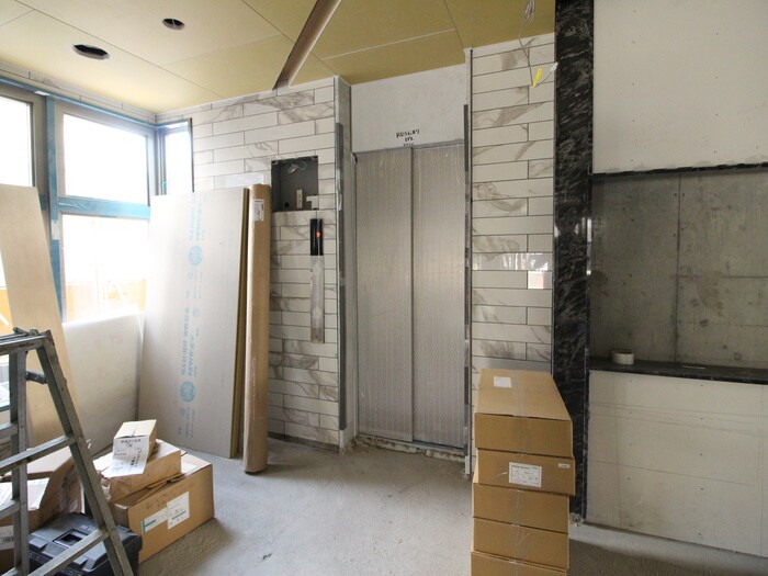 物件外観写真3　(エントランス部分)