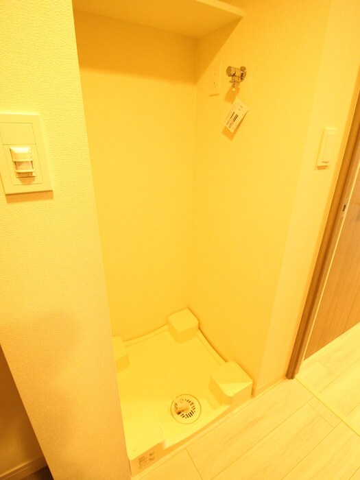 物件内観写真12　(洗濯機置場)