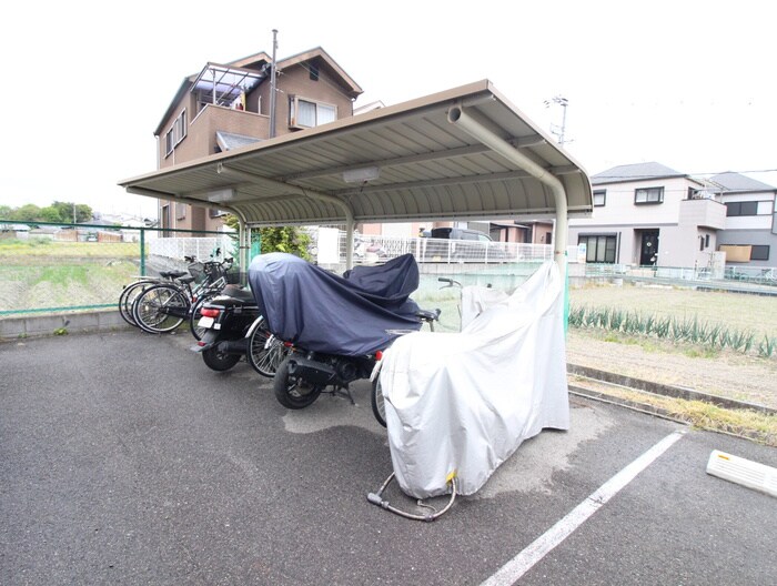 物件外観写真3　(駐輪場)