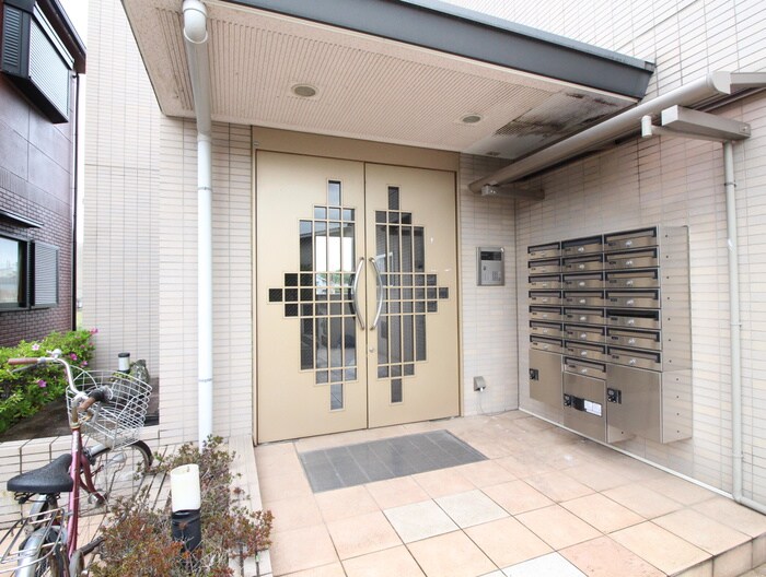 物件外観写真4　(エントランス部分)