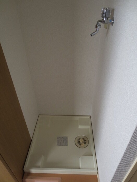 物件内観写真11　(洗濯機置場)