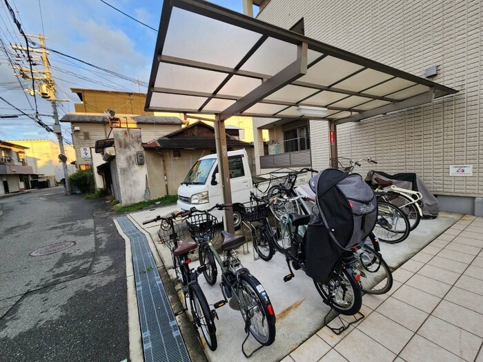 物件外観写真4　(駐輪場)