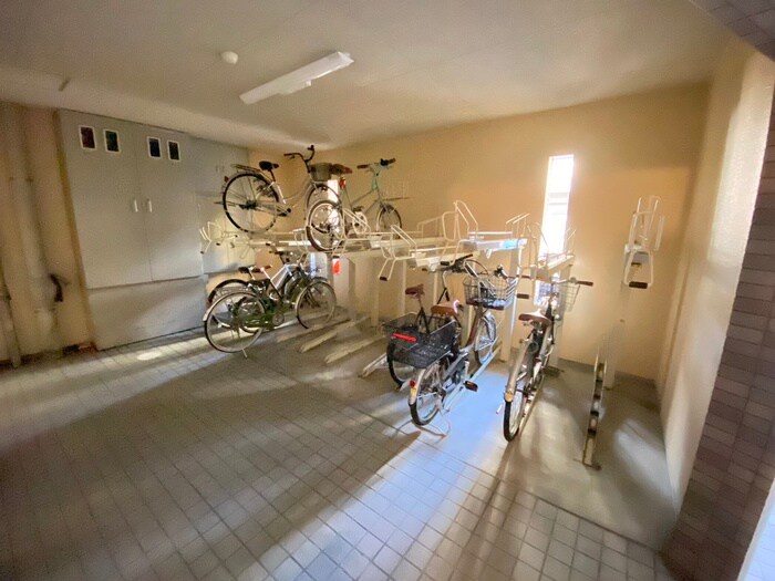 物件外観写真4　(駐輪場)