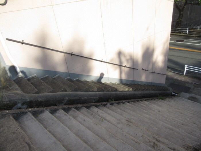 物件外観写真4　(エントランス部分)