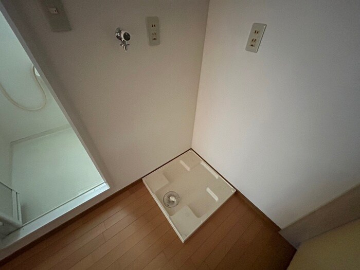 物件内観写真18　(洗濯機置場)