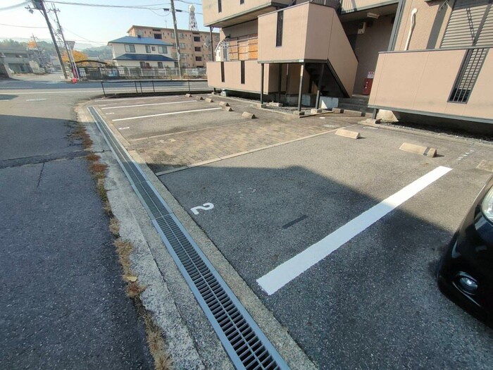 物件外観写真2　(駐車場)