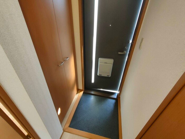 物件内観写真15　(玄関)