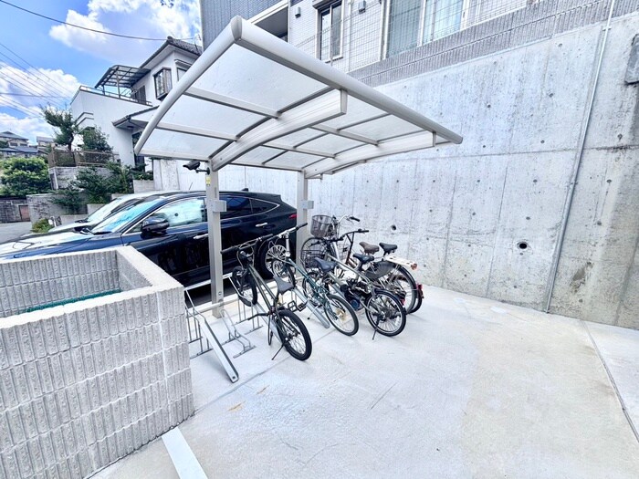 物件外観写真2　(駐輪場)
