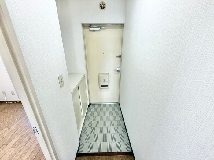 物件内観写真16　(玄関)