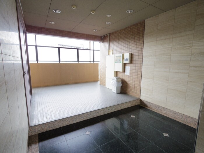 物件外観写真5　(エントランス部分)