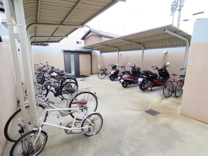 物件外観写真6　(駐輪場)