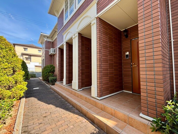 物件外観写真3　(エントランス部分)