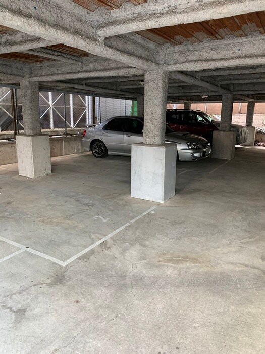 物件外観写真4　(駐車場)