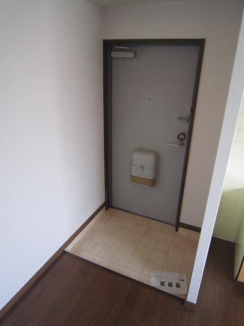 物件内観写真16　(玄関)