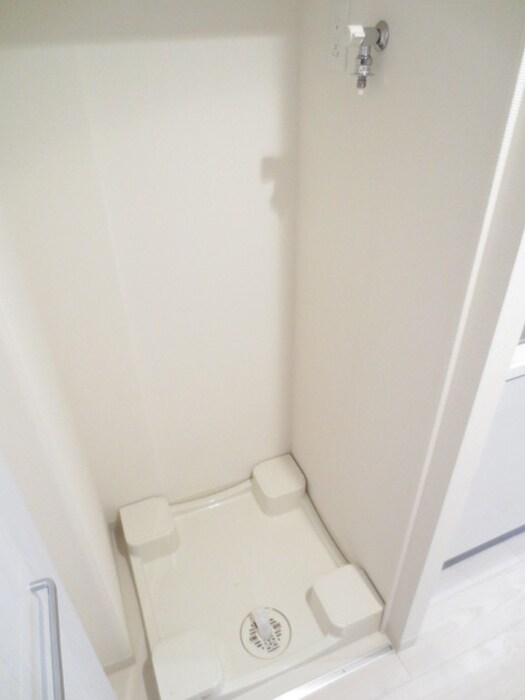 物件内観写真10　(洗濯機置場)