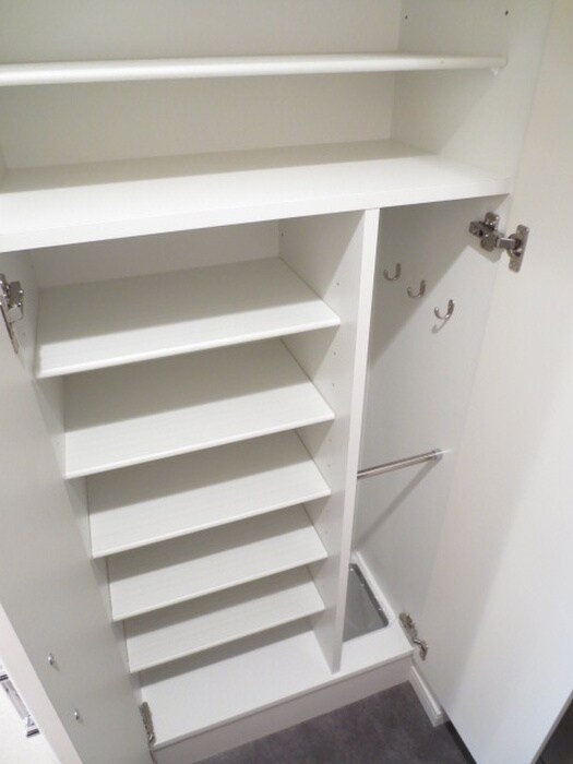 物件内観写真12　(靴箱)