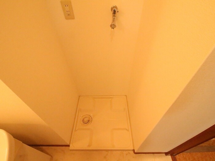 物件内観写真8　(洗濯機置場)