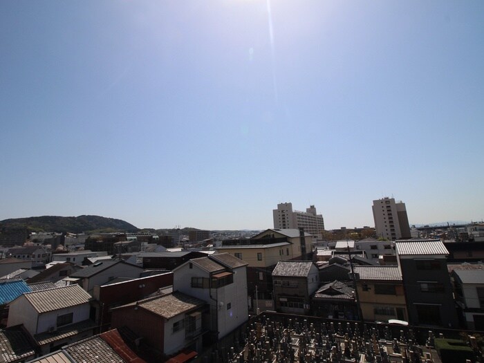 物件内観写真12　(室内からの展望)