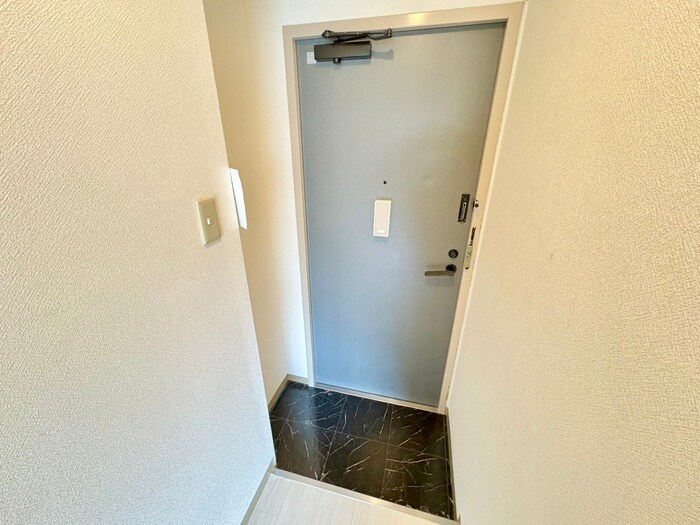 物件内観写真16　(玄関)