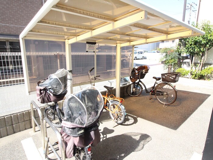 物件外観写真5　(駐輪場)