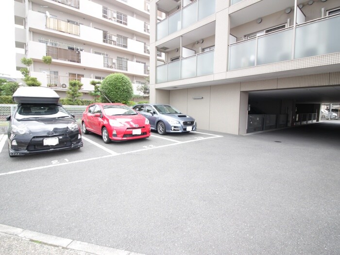 物件外観写真2　(駐車場)