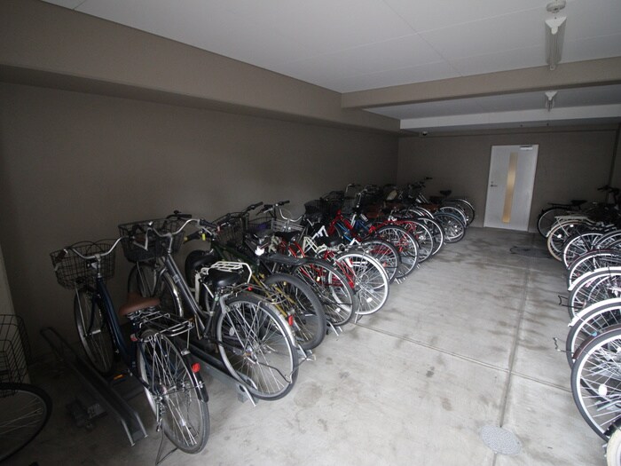 物件外観写真6　(駐輪場)