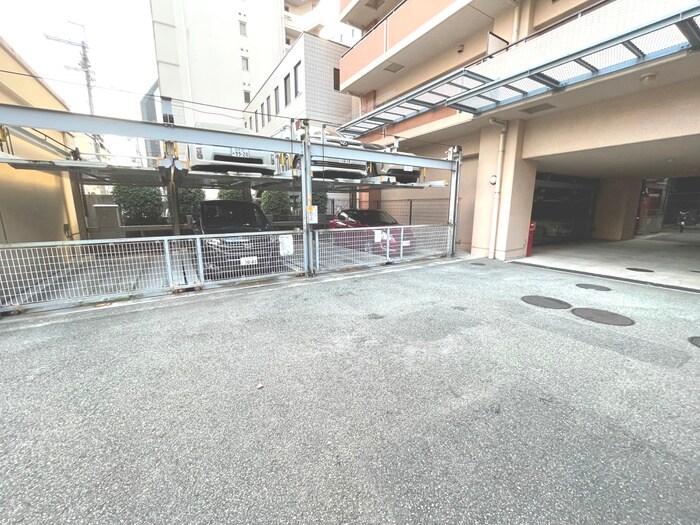 物件外観写真4　(駐車場)