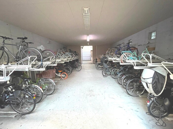 物件外観写真5　(駐輪場)