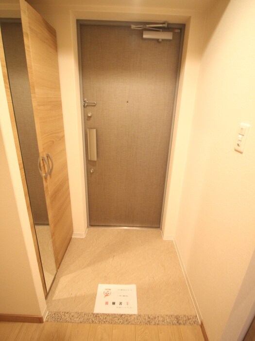 物件内観写真8　(玄関)