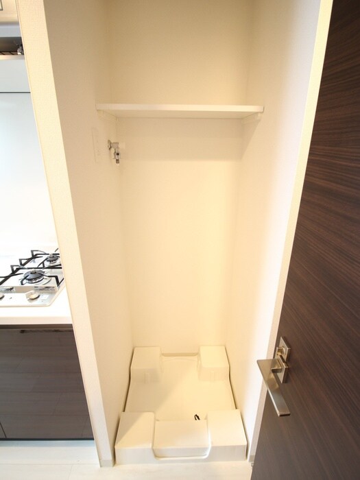 物件内観写真10　(洗濯機置場)