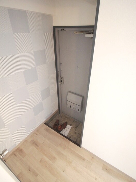 物件内観写真7　(玄関)