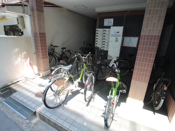 物件外観写真3　(駐輪場)