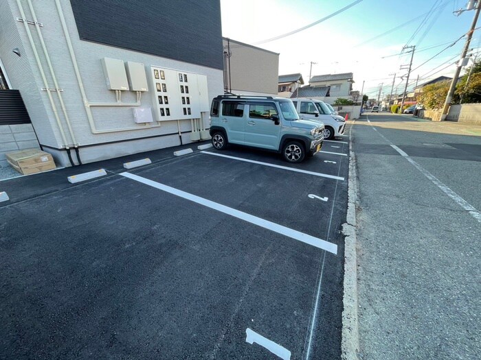 物件外観写真4　(駐車場)