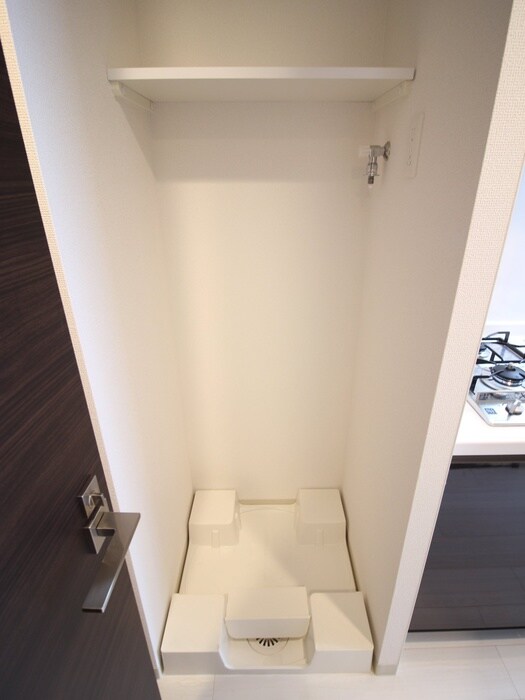 物件内観写真10　(洗濯機置場)