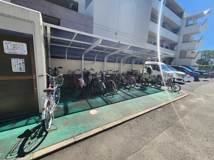 物件外観写真3　(駐輪場)