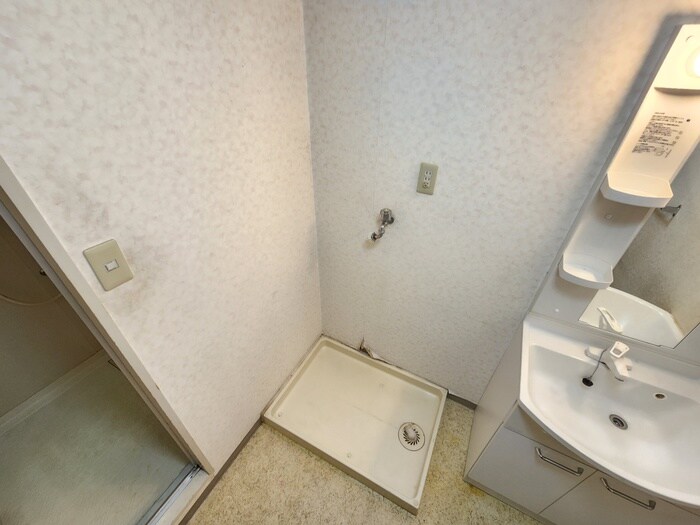 物件内観写真10　(洗濯機置場)