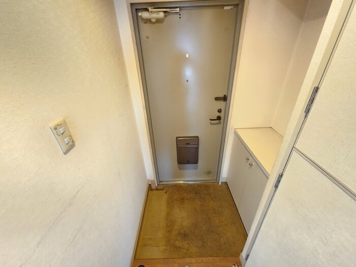 物件内観写真13　(玄関)