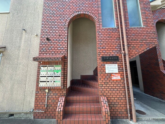 物件外観写真3　(エントランス部分)