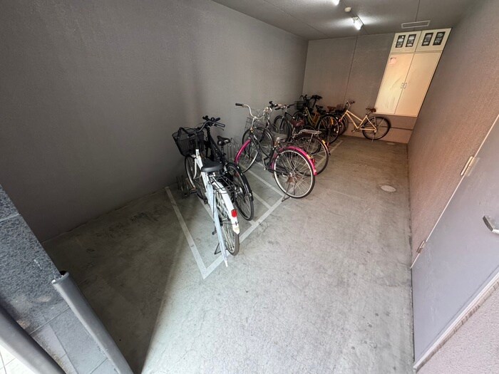 物件外観写真6　(駐輪場)