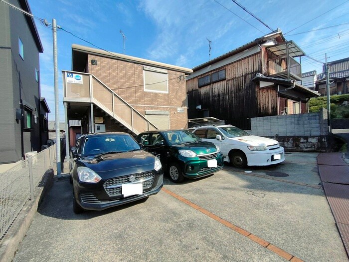 物件外観写真3　(駐車場)