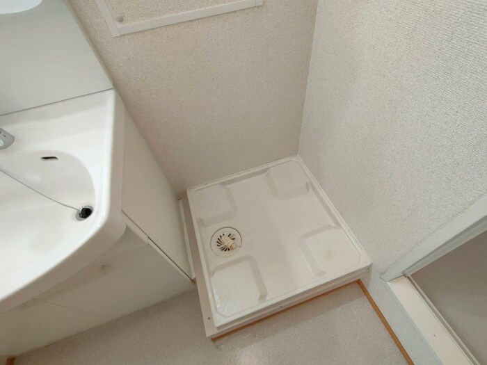 物件内観写真11　(洗濯機置場)